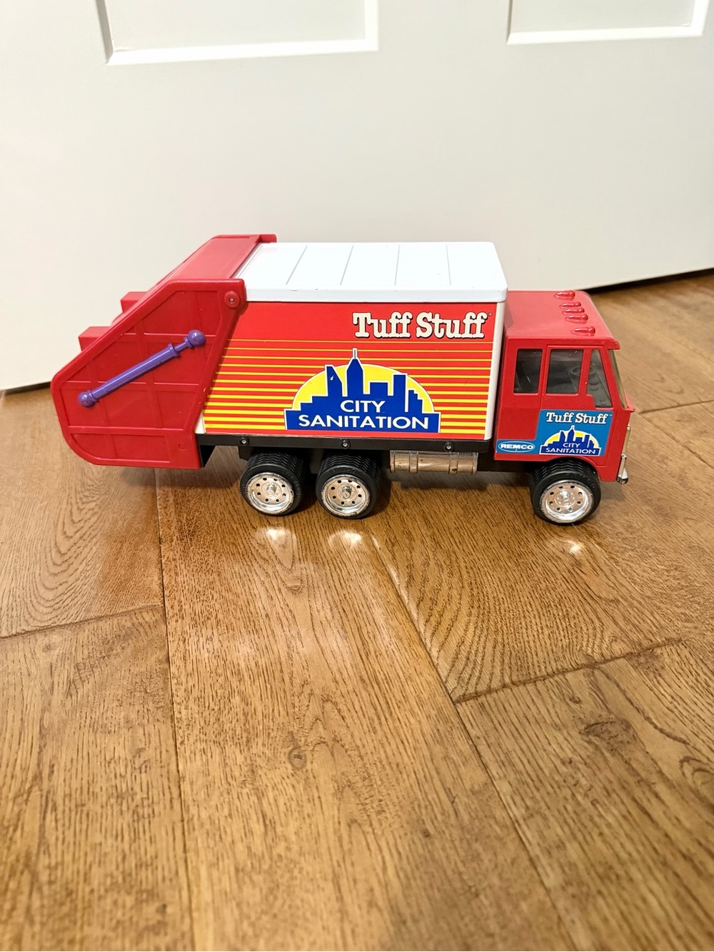 Vintage 1992 Remco Sanitation Dump Truck Tuff Stuff Red Toy city sanitation